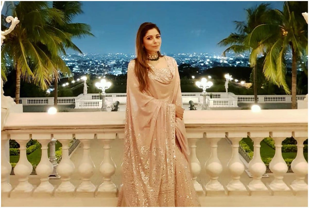 Famous Bollywood singer Kanika Kapoor sister Annabel died