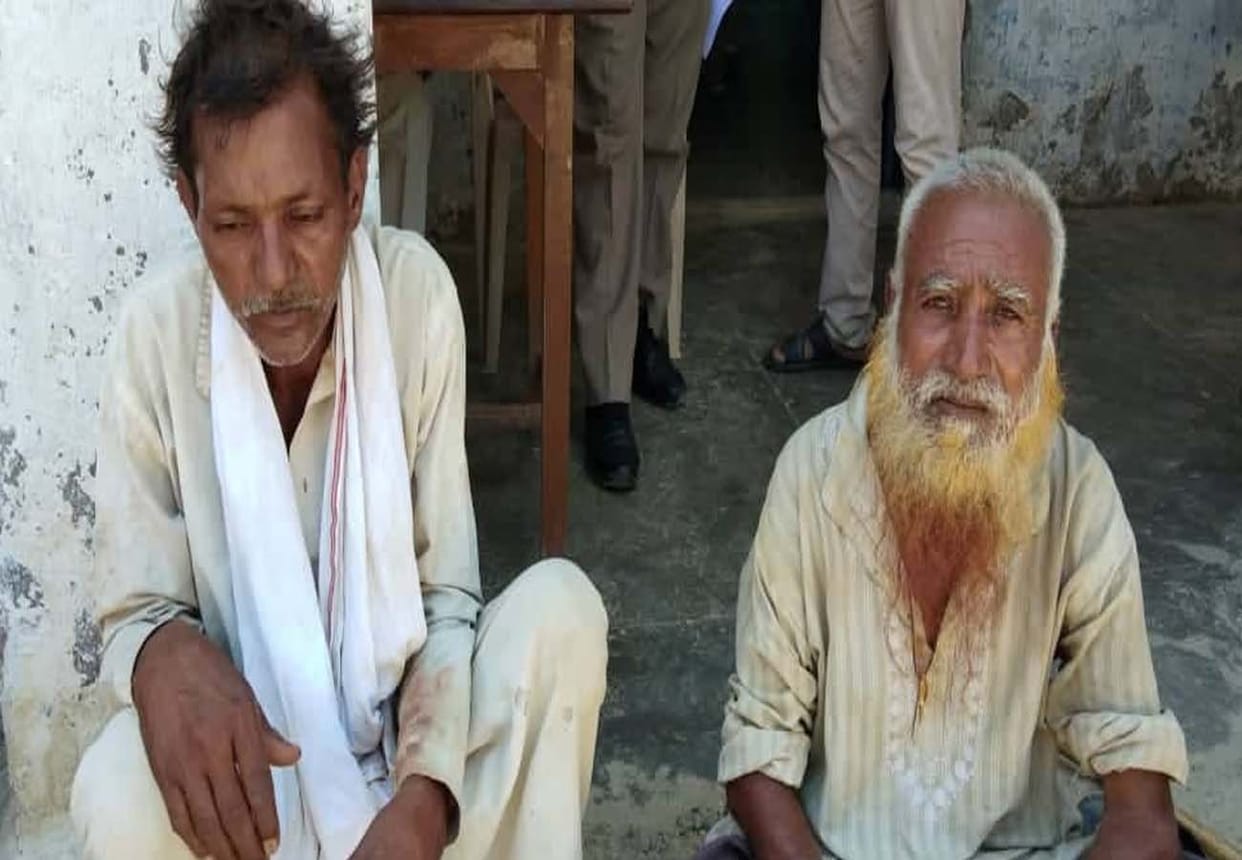 mob beating two old man in kanpur