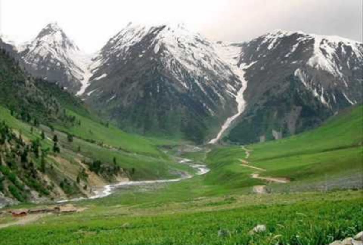 Famous Gangbal Yatra begins amid tight security batch of Kashmiri Pandits departs