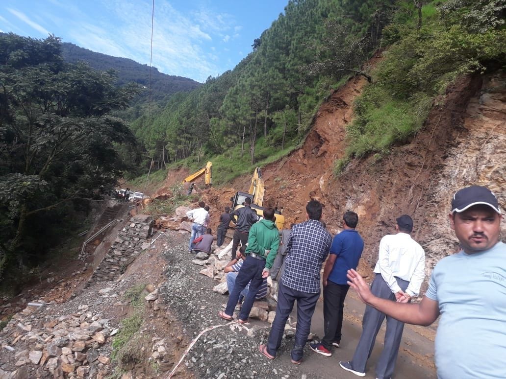 Gaurikund Highway opens after 14 hours in Narayankoti
