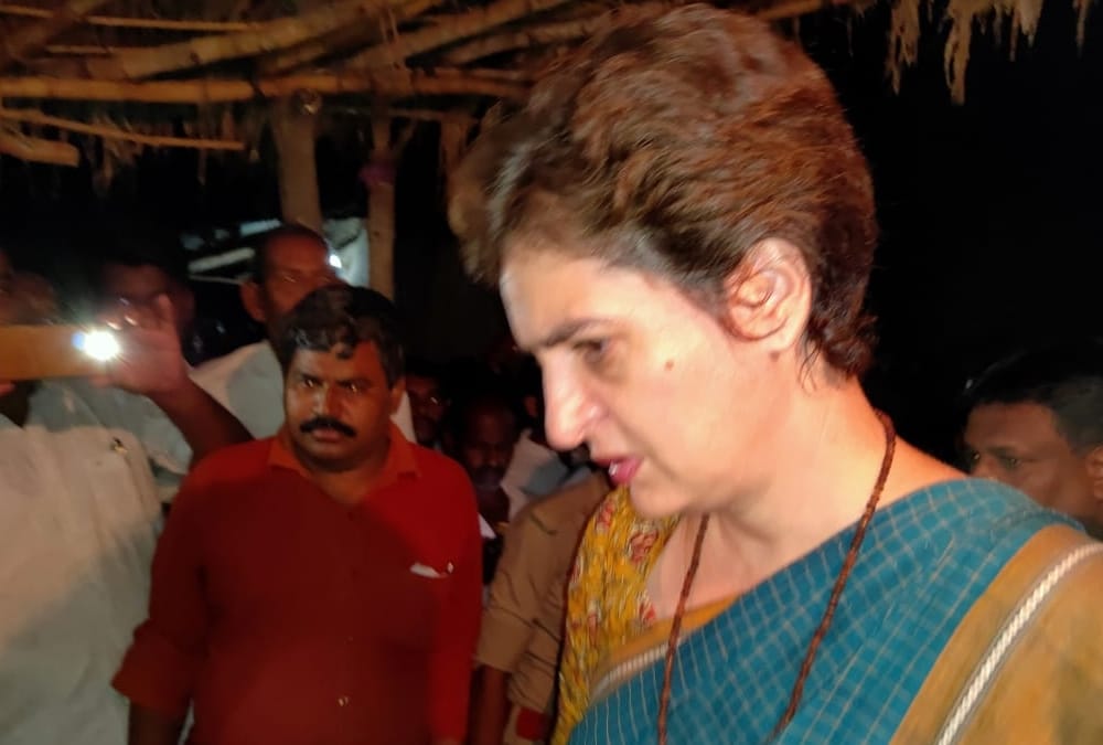 priyanka gandhi vadra meets to a victim's family who was died in police custody.