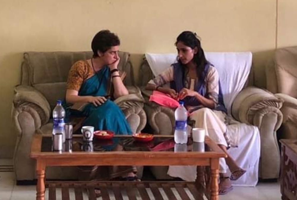 priyanka gandhi vadra meets to a victim's family who was died in police custody.