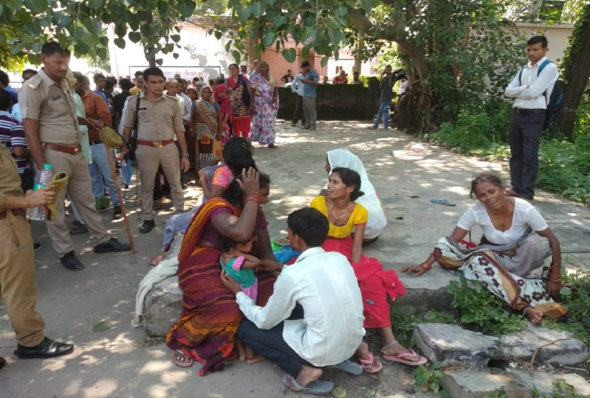 uttar pradesh news 17 died in road accident at shahjahanpur