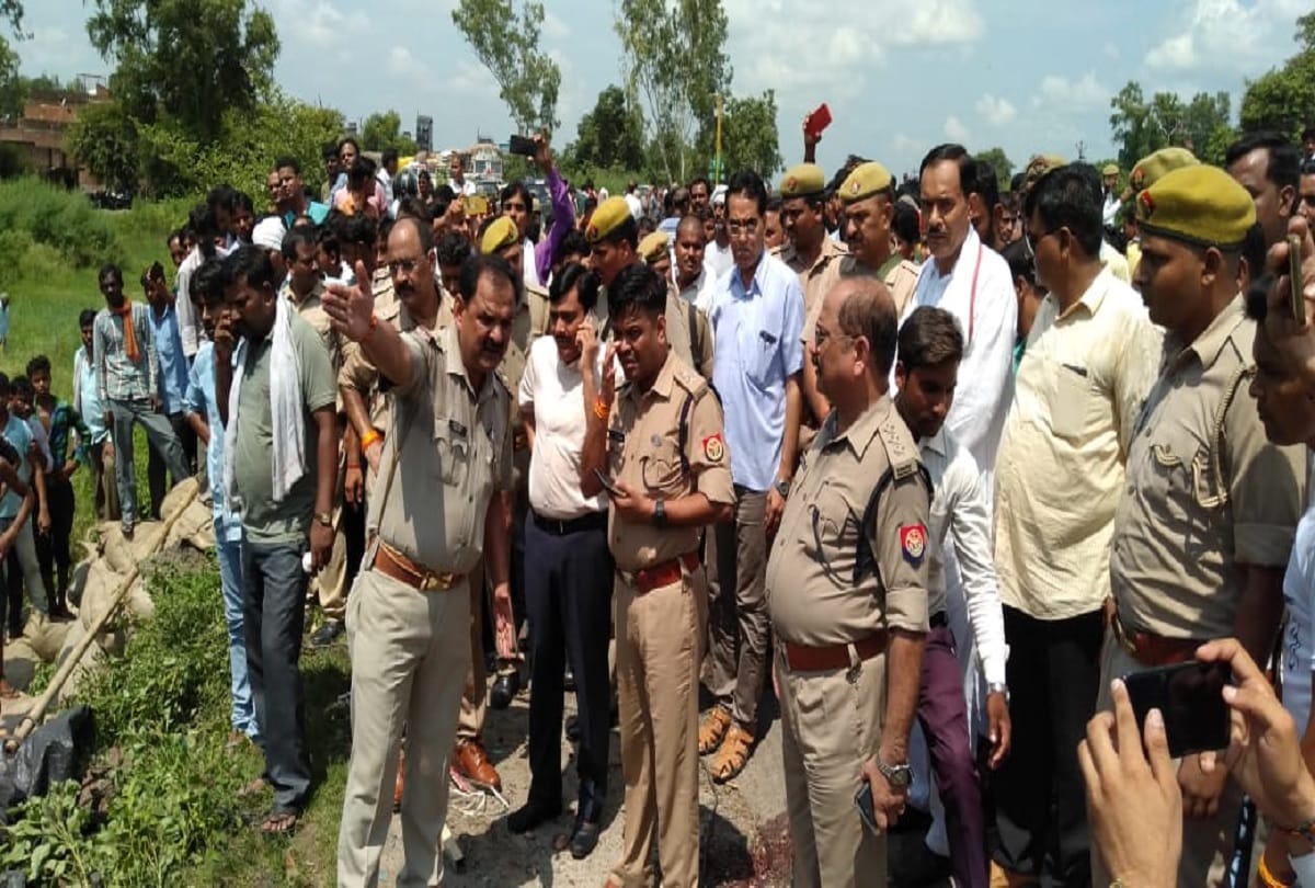 Mother and two brothers died in Shahjahanpur Road accident Vishal is alone