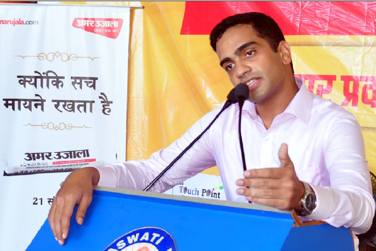Amar Ujala Foundation: Students win awards in Shri Murari Lal Maheshwari Debate Competition at city