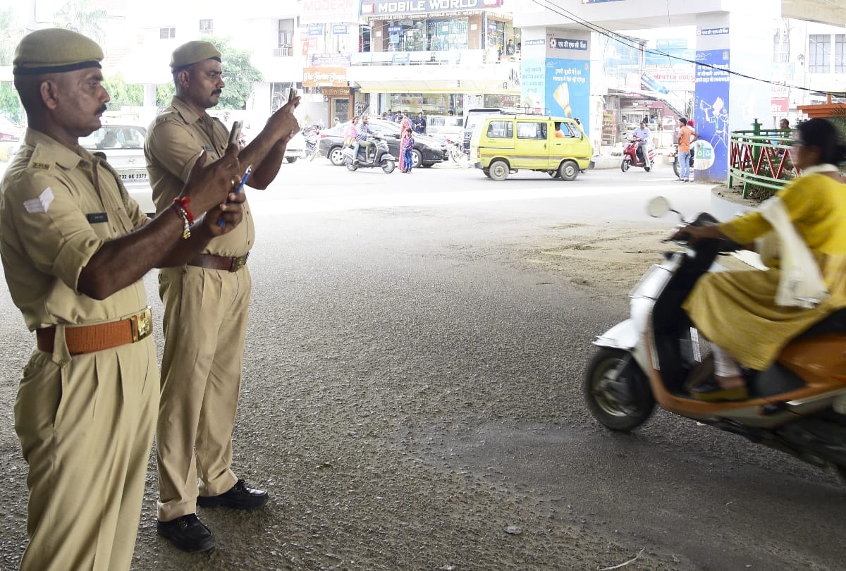 campaign against road safety rules in lucknow