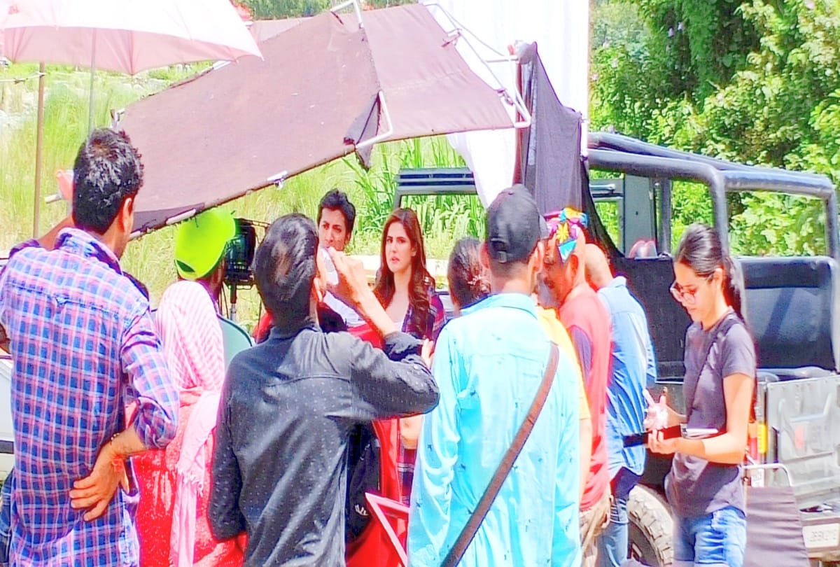 actress Zarine khan shoot for film in an open jeep with Anshuman at dharamshala