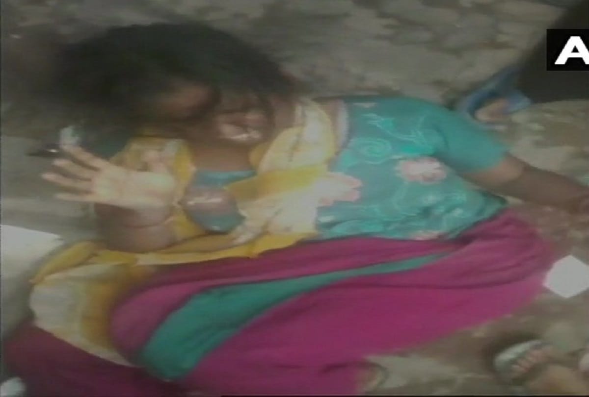 Woman thrashed by mob in Loni on suspicion of child-lifter