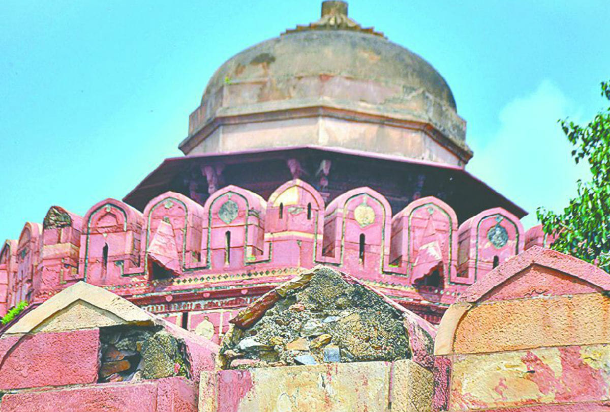 Lal Taj Mahal monuments in Agra