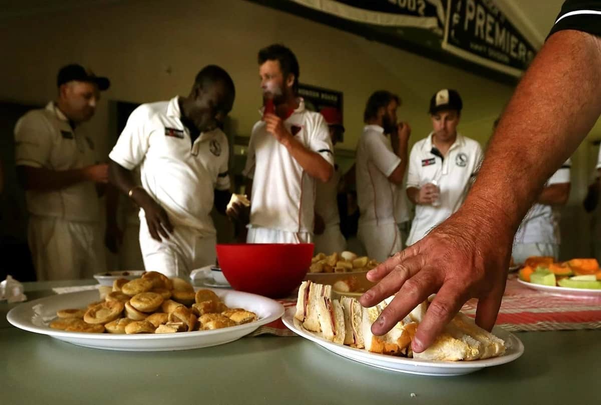 How cricketers maintain there fitness and diet during lunch tea breaks in a test match