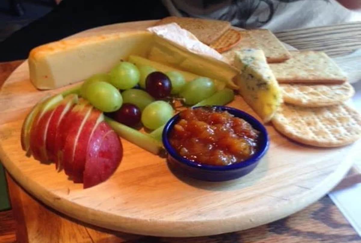 How cricketers maintain there fitness and diet during lunch tea breaks in a test match