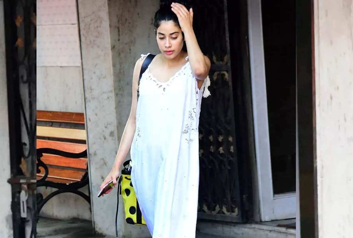 Janhvi Kapoor trolled for wearing maxi dress to the gym