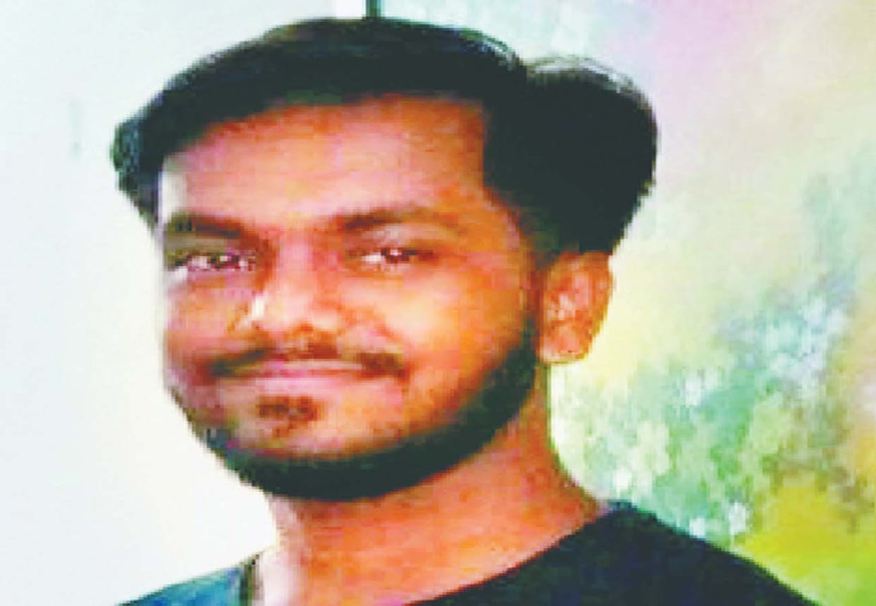 dav college student aadesh become topper of kanpur university
