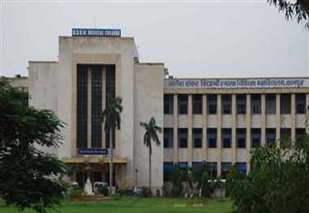 Two medical teachers of GSVM suspended for doing private practice