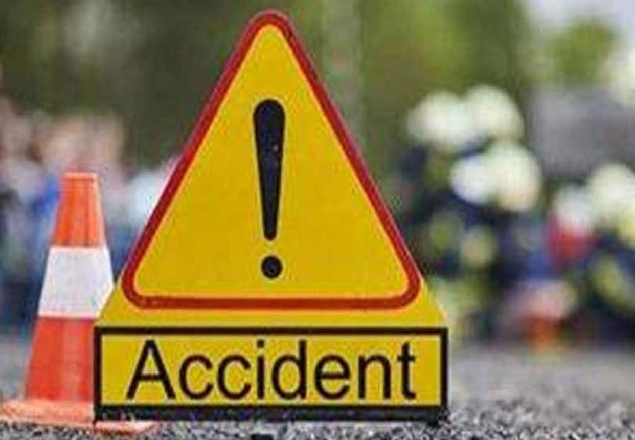 road accident in unnao, four people injured