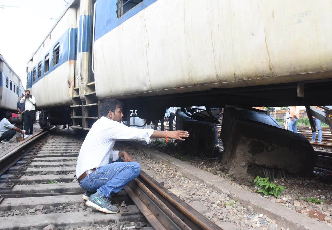 train derailed at kanpur central station, Passenger upset due to 50 trains affected