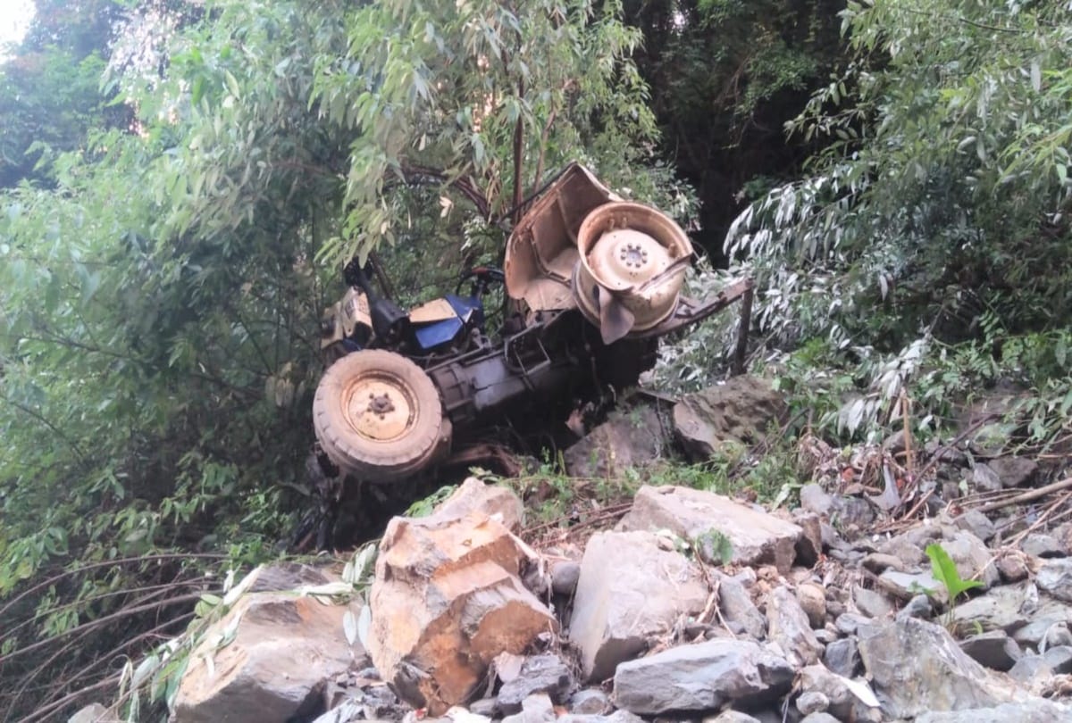 two died after tractor fell into trench in kumarsain shimla