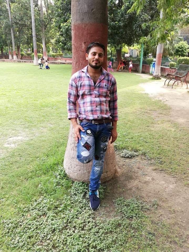 Youth falls in Gangahar while taking selfie, dies