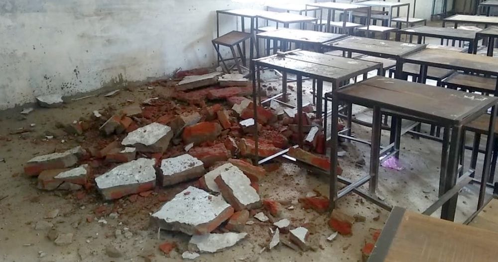 Debris from the college roof fell during teaching work, stampede among students