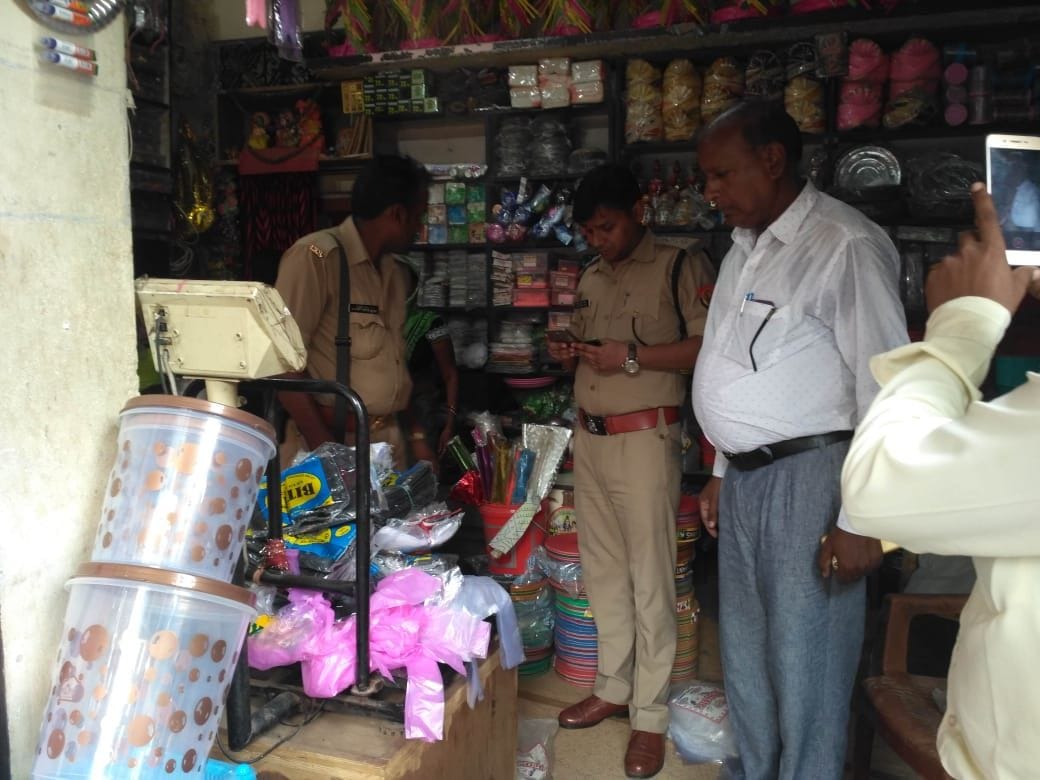 Five shops raided, 17 kg plastic was found, fined
