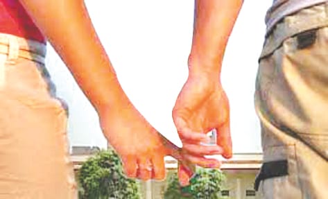 The lover took the married woman with her by giving 51 thousand in the panchayat