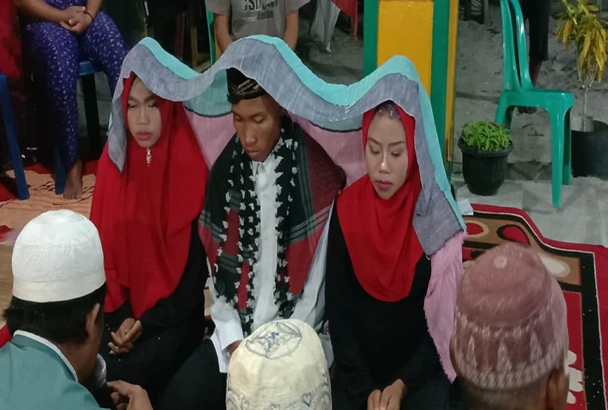 Indonesian man marries two girlfriends at the same time because he did not want to hurt them