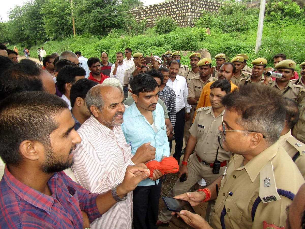 fir filed against of sho pannuganj police station in man hanged murder in bathroom sonbhadra