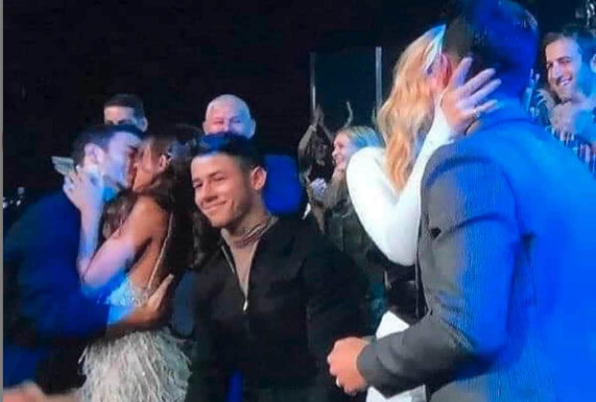 Priyanka Chopra photoshops herself into viral picture of husband Nick Jonas from award function