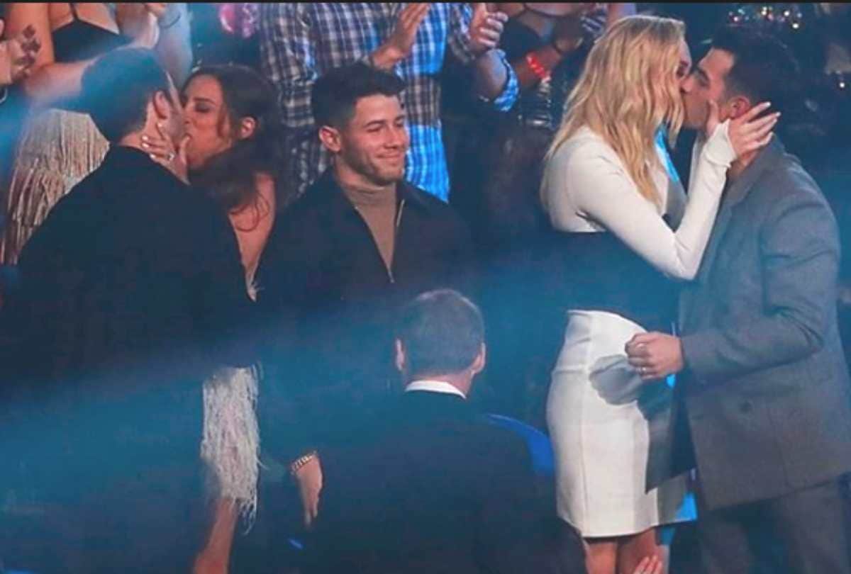 Priyanka Chopra photoshops herself into viral picture of husband Nick Jonas from award function