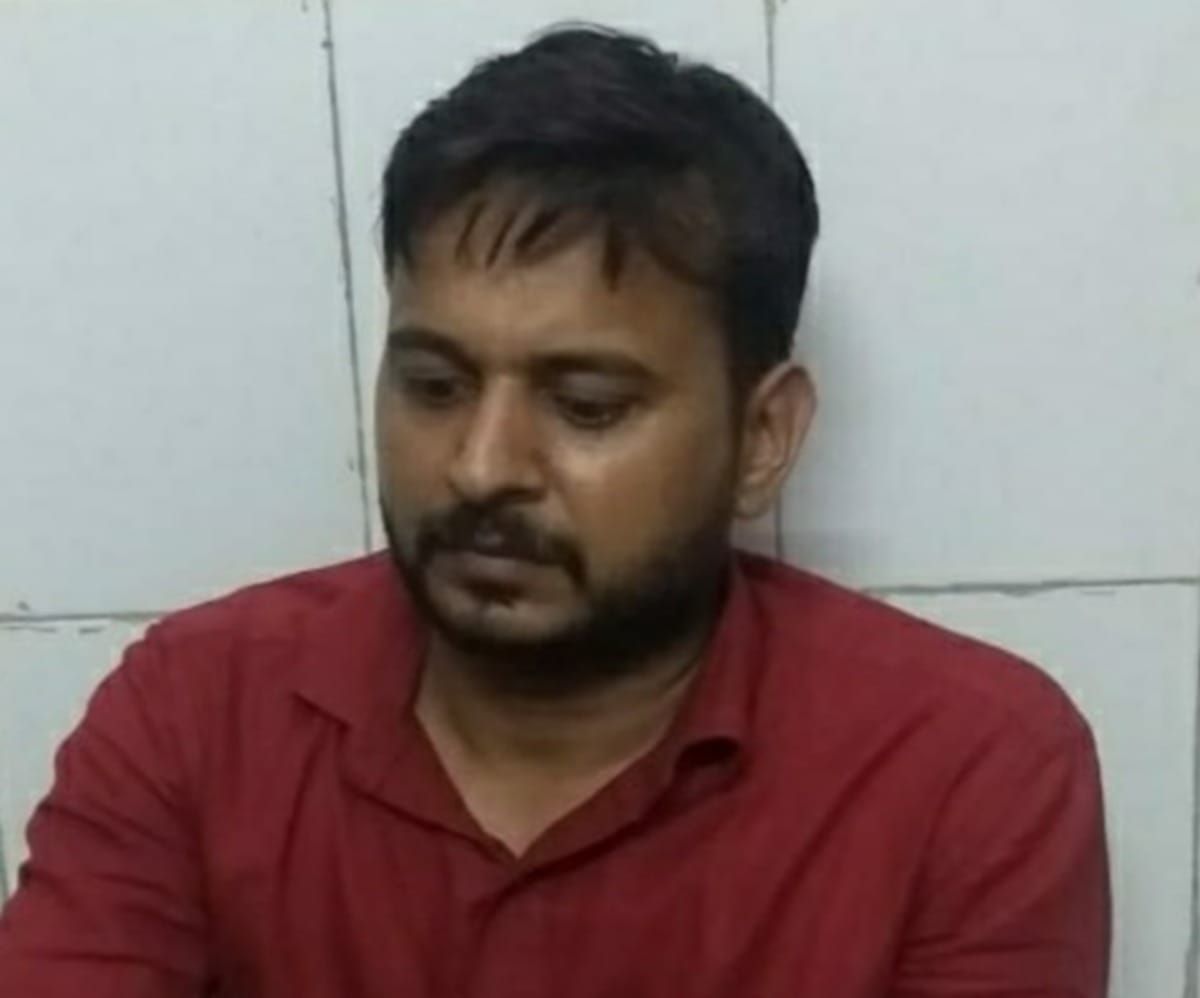 police arrested fake ips officer in cheating case for govt job in sigra varanasi