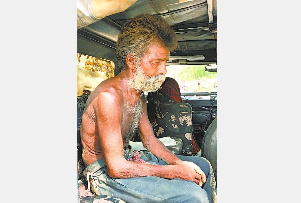 An old man got beaten in allegation of child theft case in Raebareli.