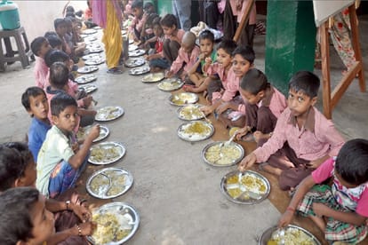 Amar Ujala Ground Report: Mid-day meal is not good in primary schools of district in Shamli