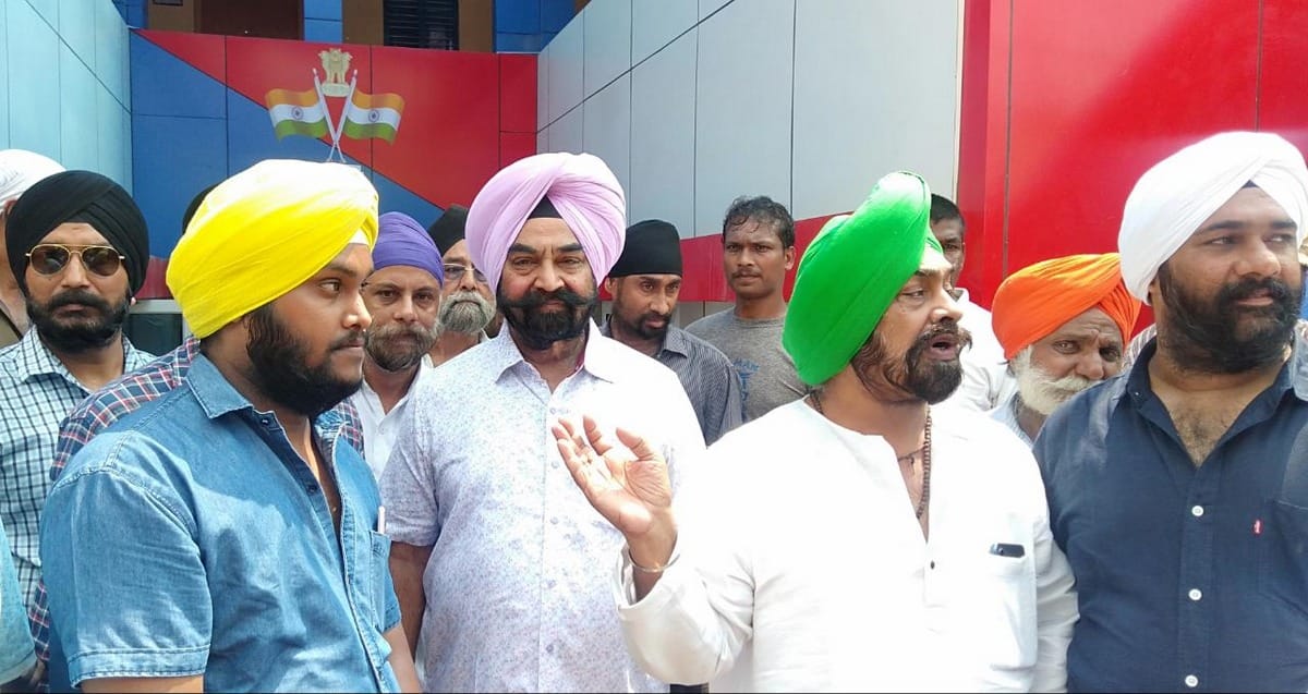 sikh community protest after beaten youth in mandaudih varanasi