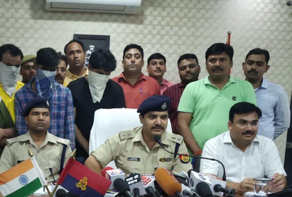 cab driver murder case of gosaiganj revealed.