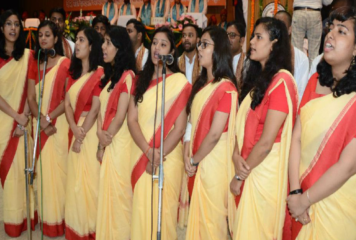 UP Governor Anandiben Patel gives degree in convocation of veterinary university Mathura