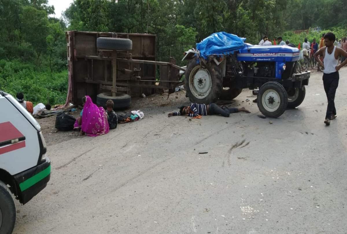 Uttar Pradesh kanpur chitrakoot fast speed tractor looses control dozens injured many serious