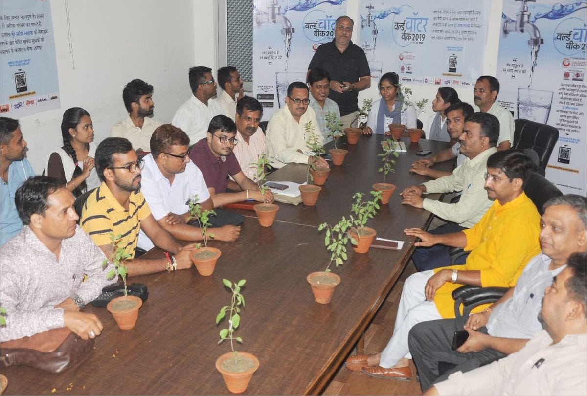 people pledged to conserve water under amar ujala campaign in agra