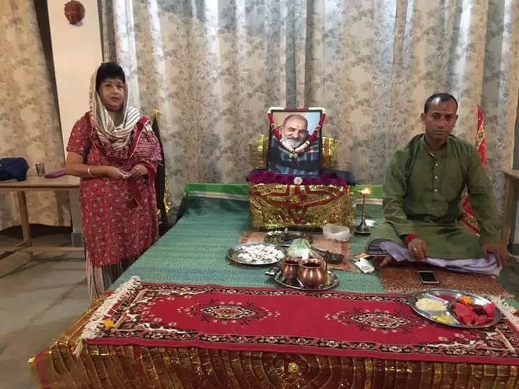 Statue of Baba Neeb Karauli with Bhajan Kirtan installed