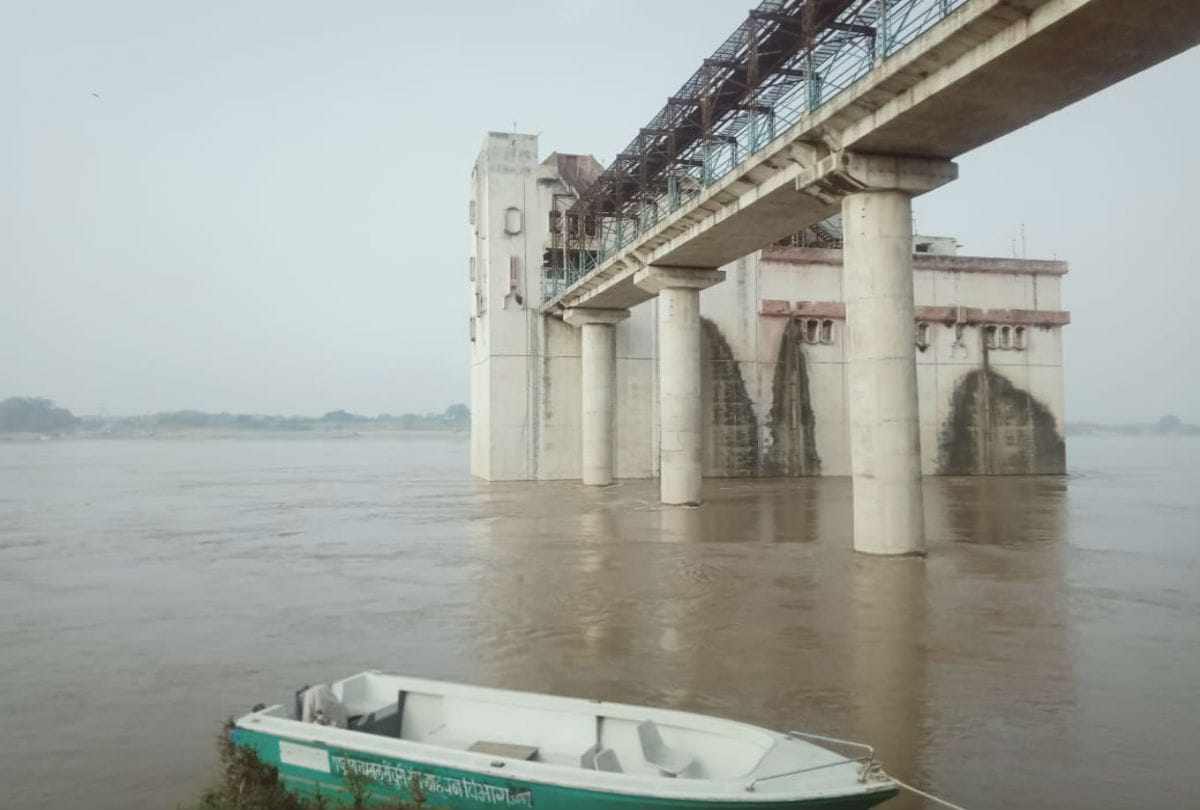 flood situation in bah agra due to water level increasing of chambal river