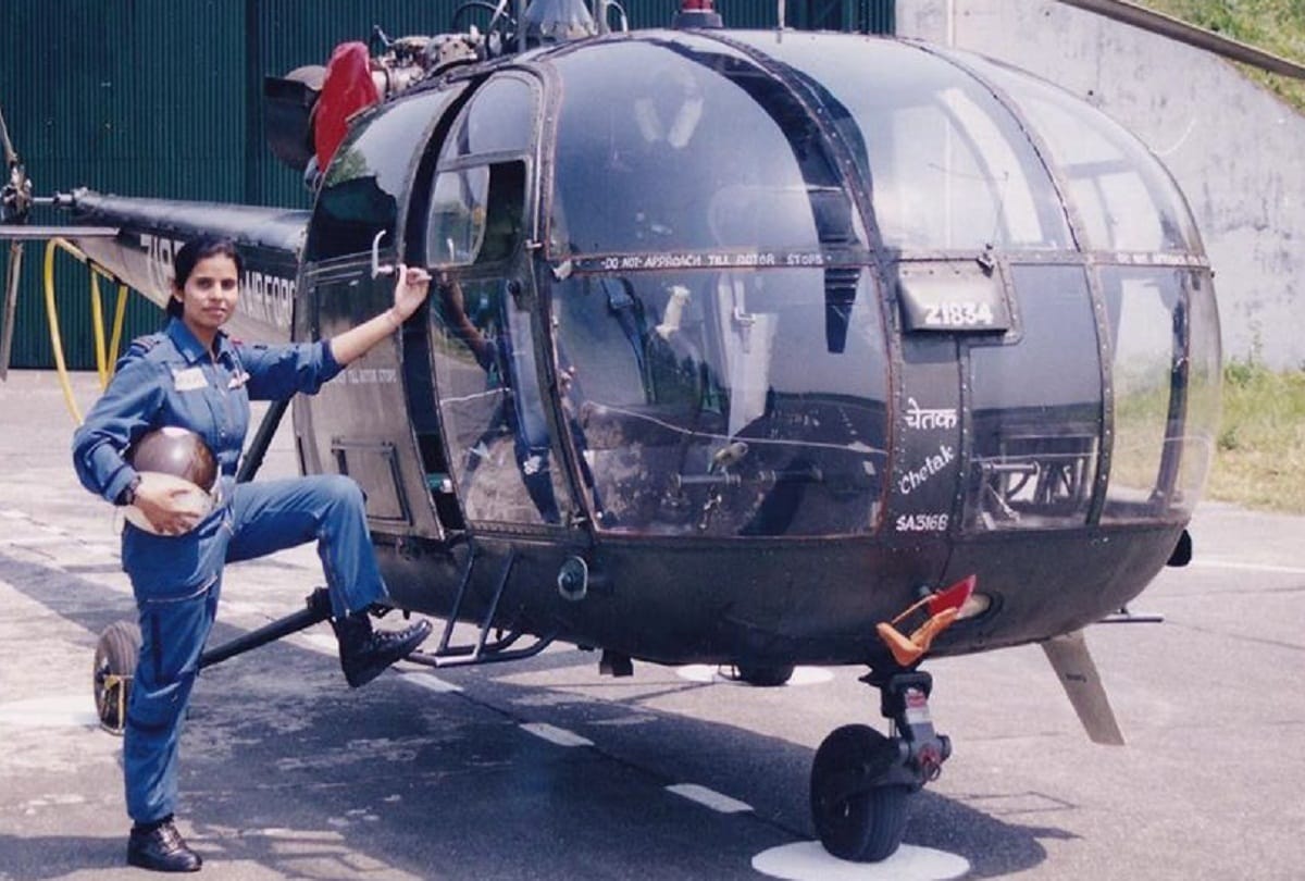 Who is Gunjan Saxena Flight Lieutenant, Janhvi Kapoor Film The Kargil Girl Poster Out