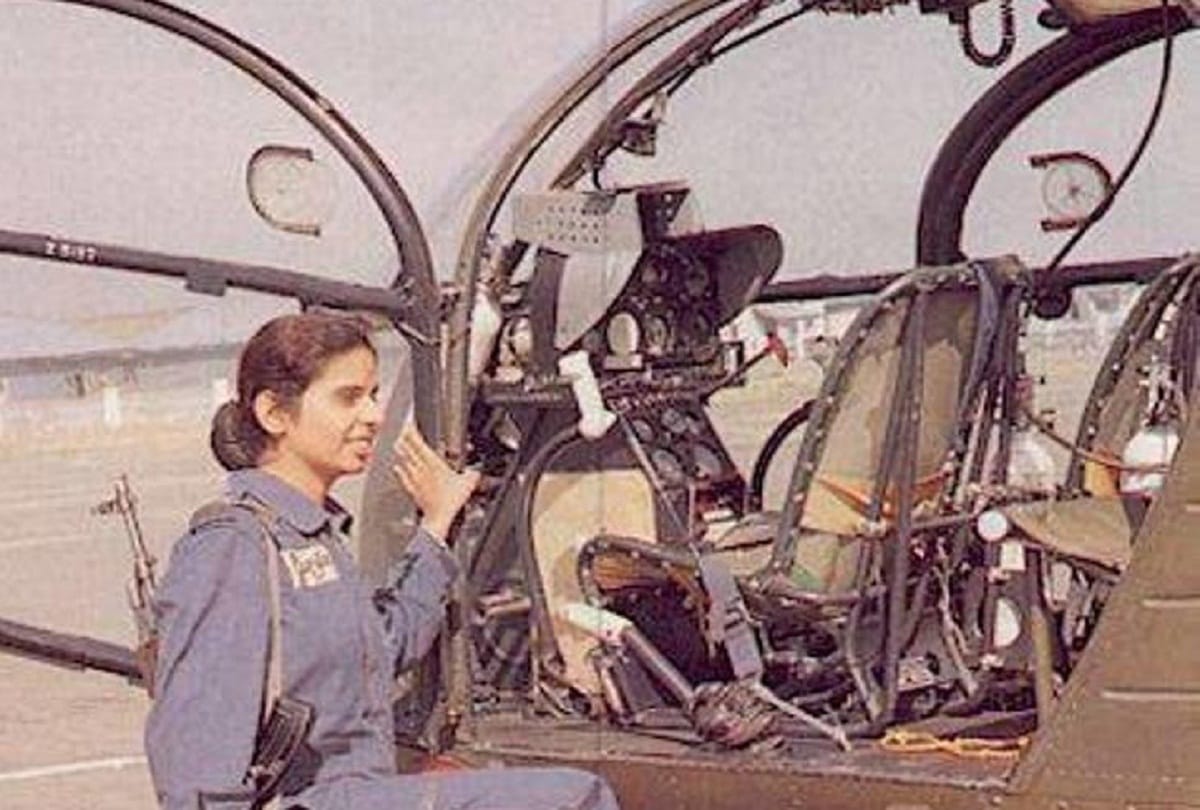 Who is Gunjan Saxena Flight Lieutenant, Janhvi Kapoor Film The Kargil Girl Poster Out