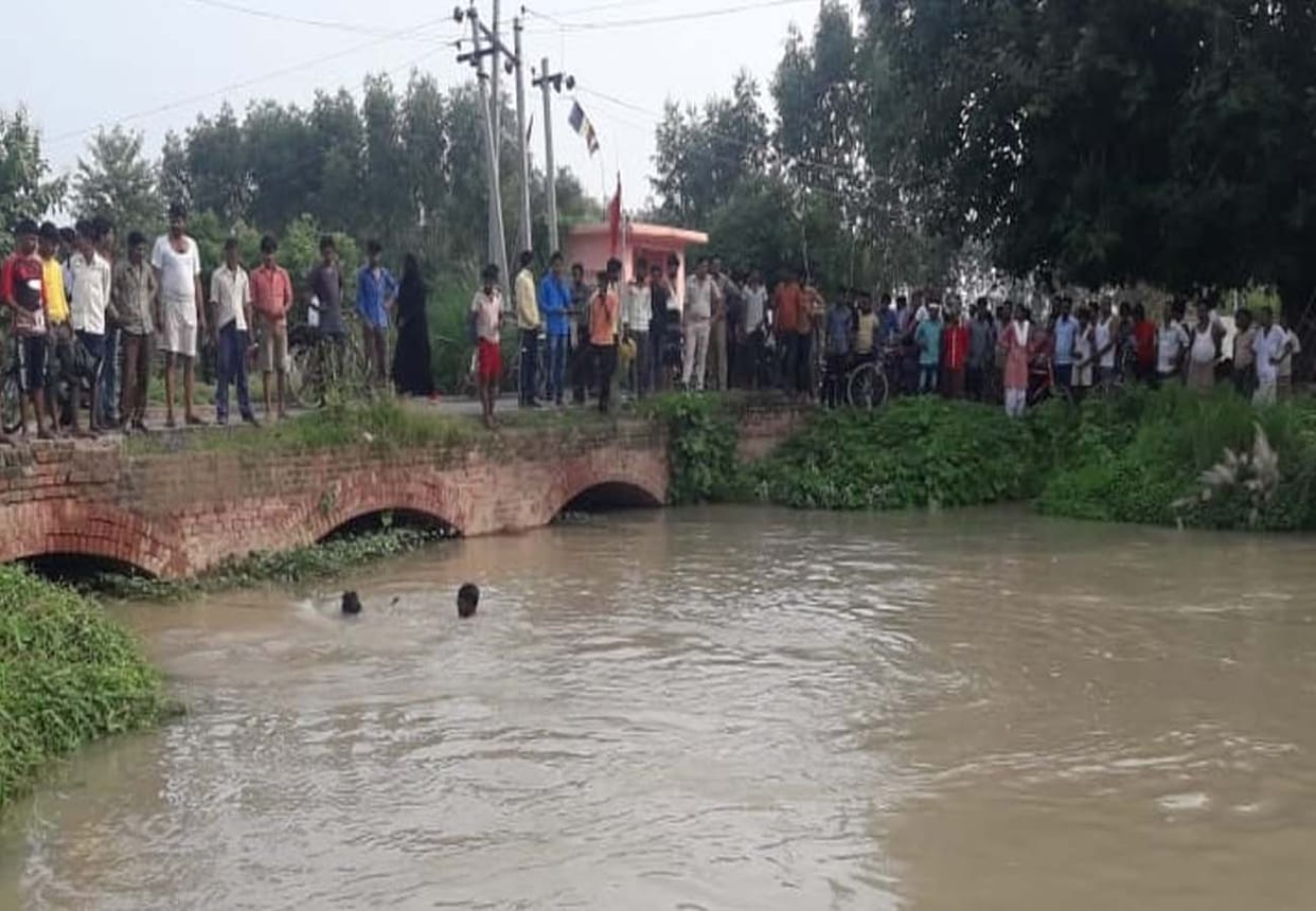 Students drowned in the canal while going to school in auraiya