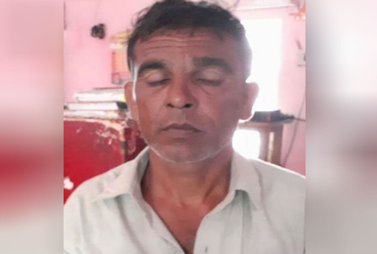 Tehsildar was slapped By Youngman in Aliganj Tehsil Etah