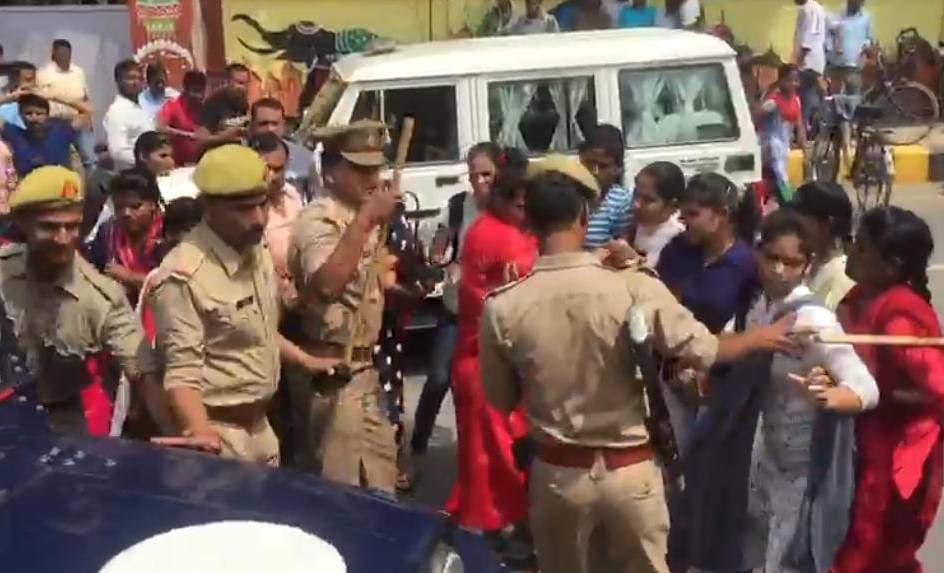 Prayagraj: lathi charge on LT grade competitors