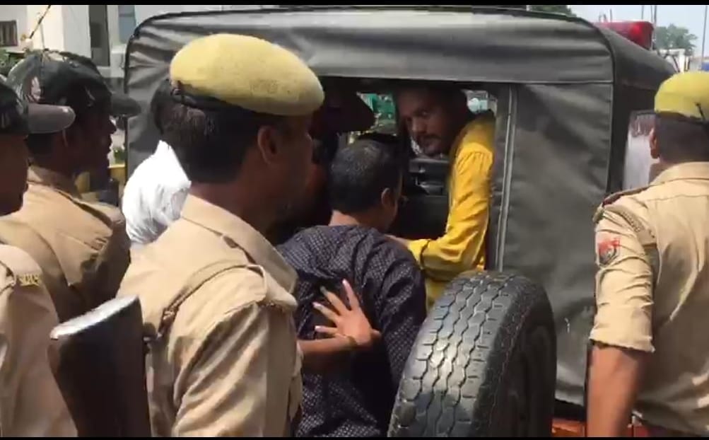 Prayagraj: lathi charge on LT grade competitors