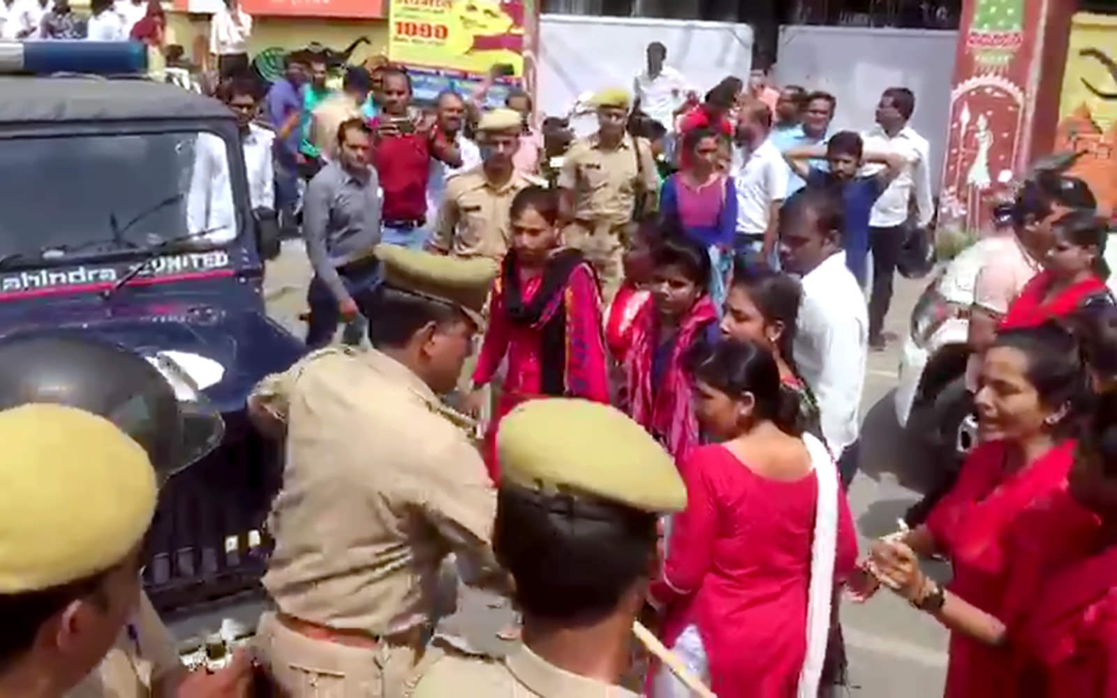 Prayagraj: lathi charge on LT grade competitors