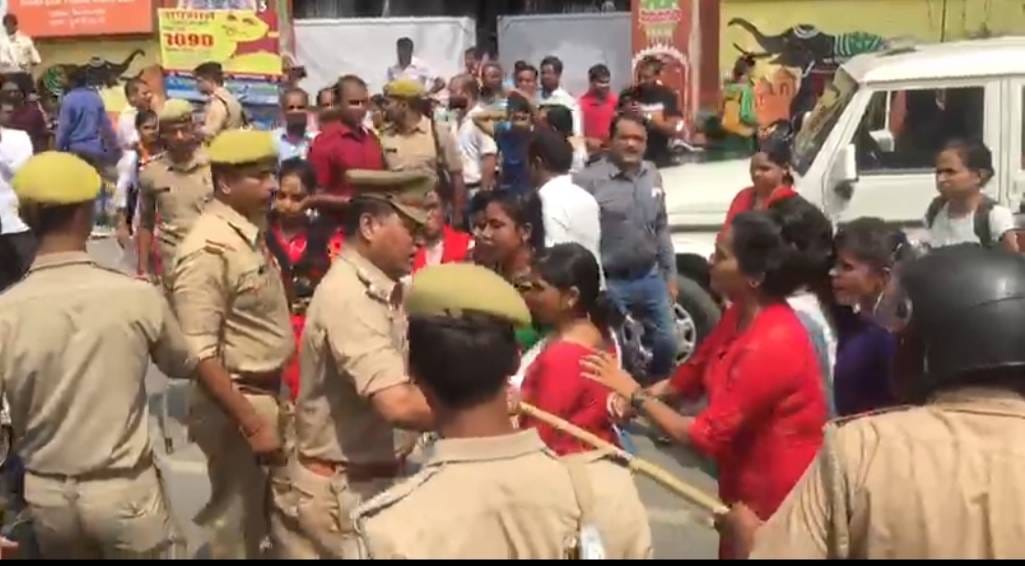 Prayagraj: lathi charge on LT grade competitors