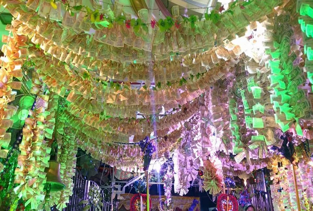 Unique temple in Ratlam Mahalaxmi Temple where devotees gets jewellery in Prasad