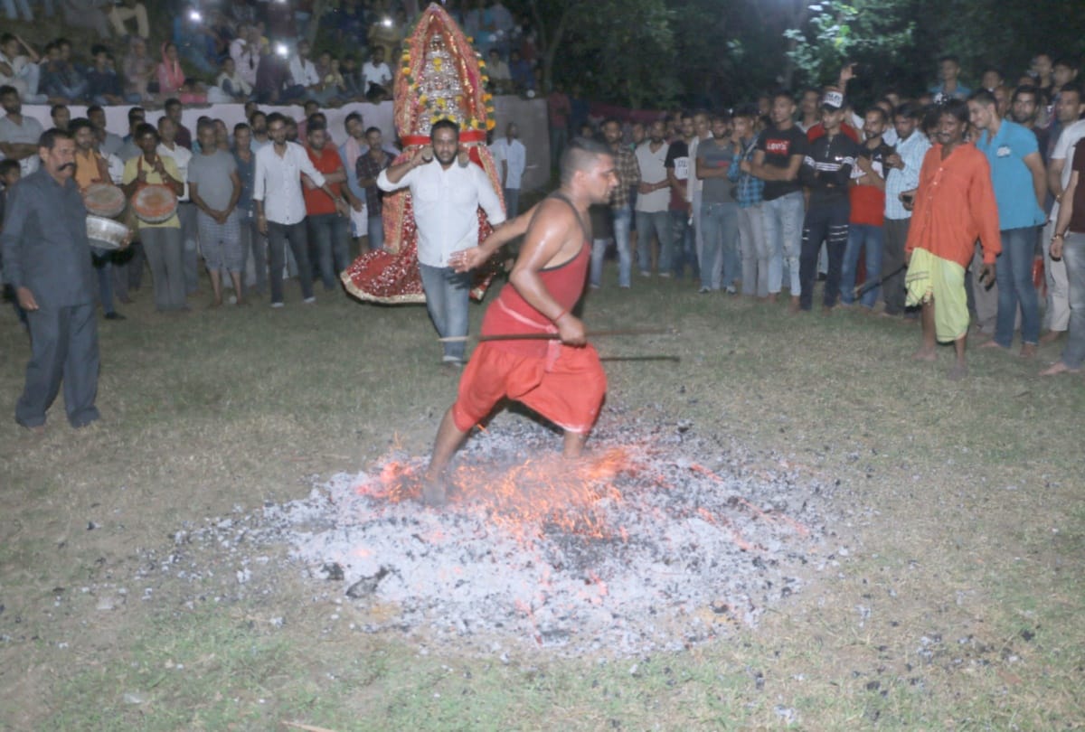 maa kali Guron Walking on the burning coals gave Acid test in mandi himachal