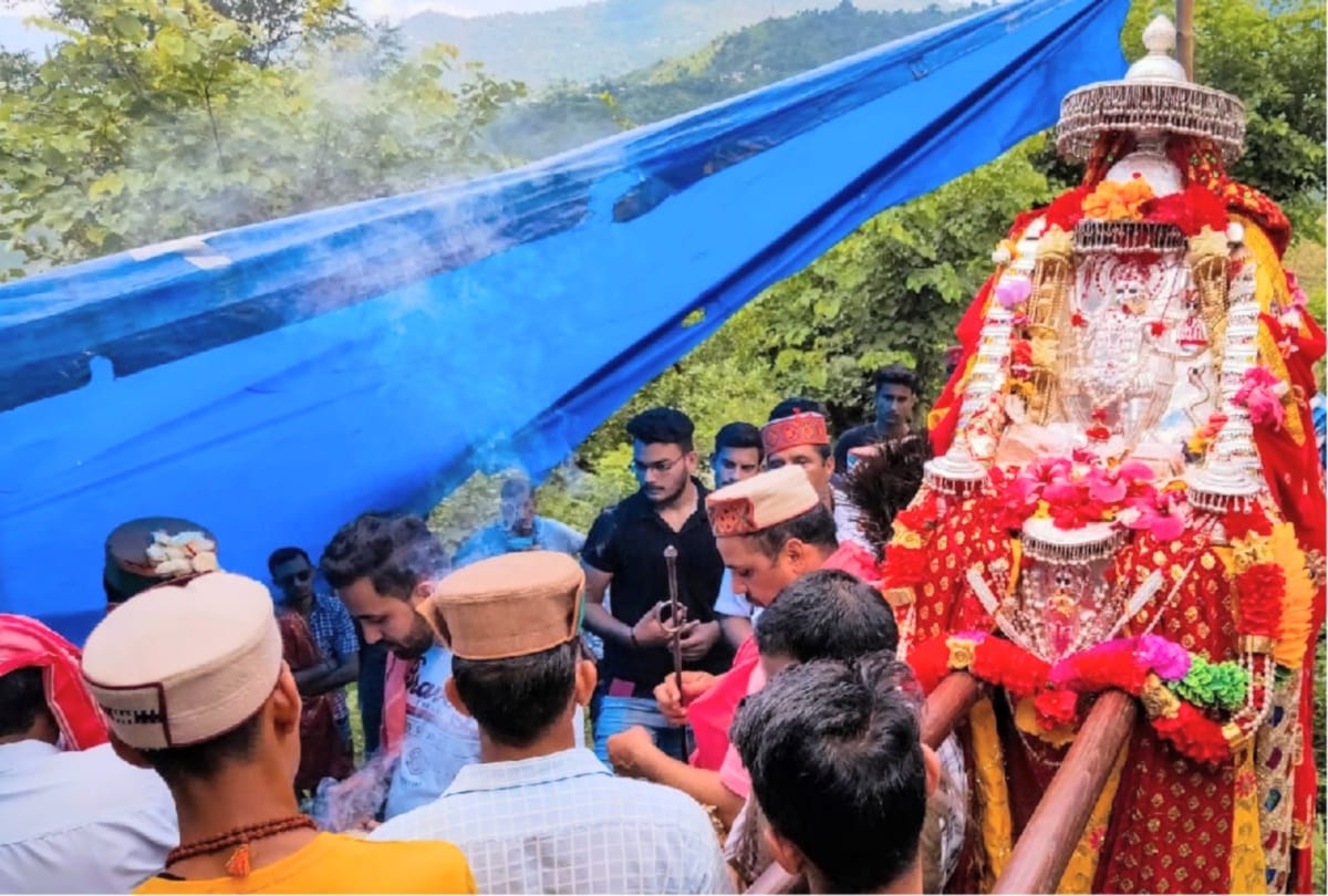 maa kali Guron Walking on the burning coals gave Acid test in mandi himachal